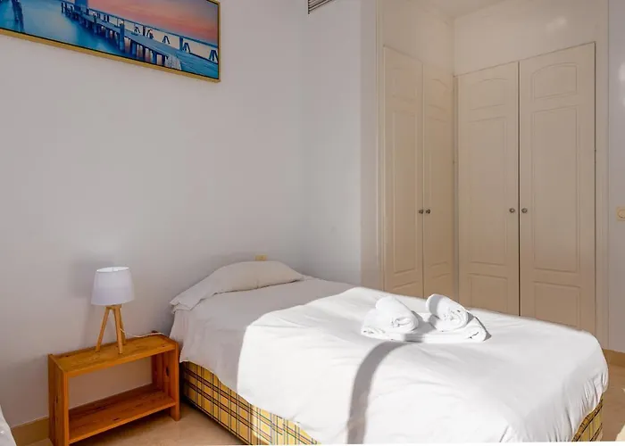 2113-Beautiful 2 Beds Apt With Seaview